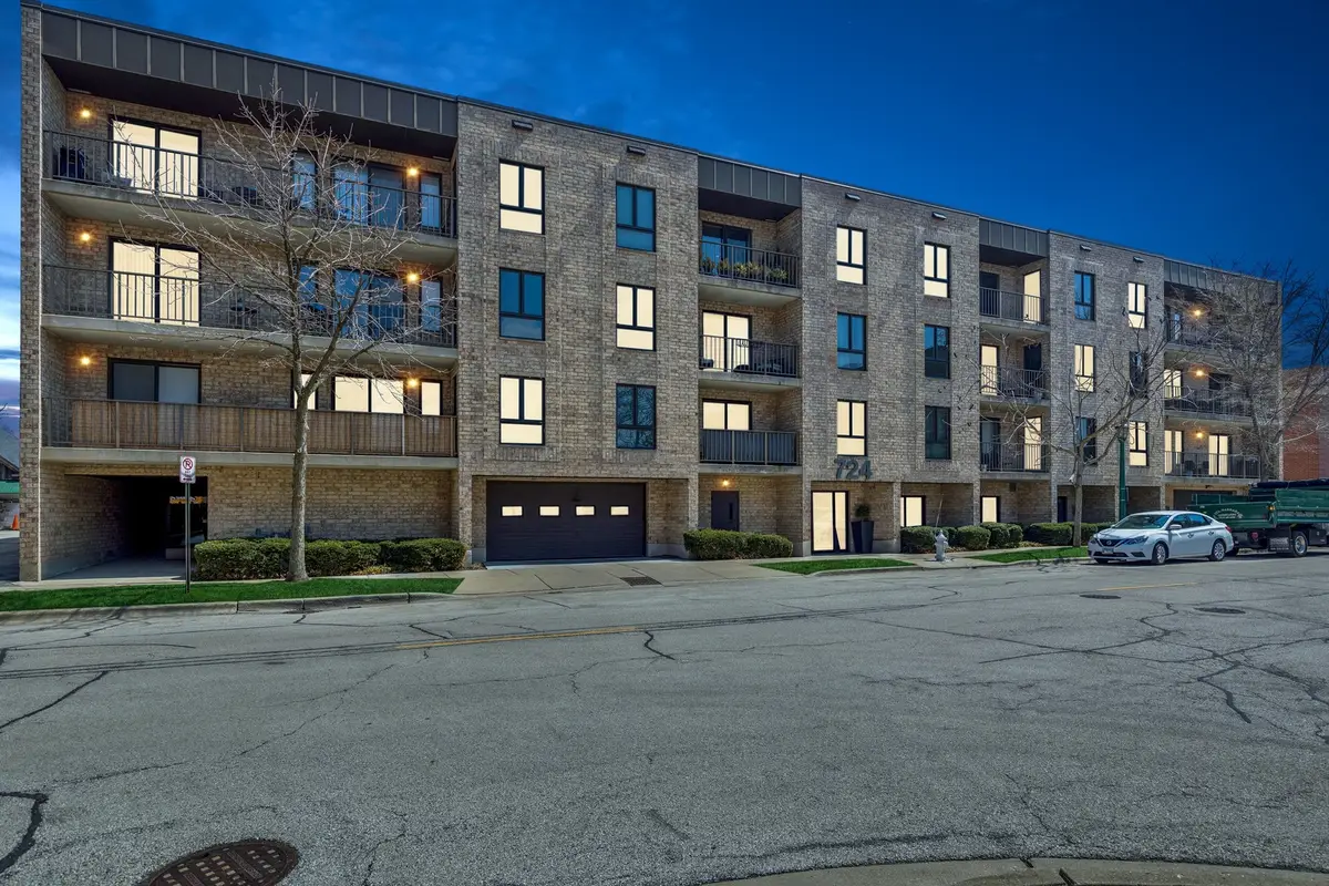 724 12th Street #105, Wilmette, IL 60091 - Image #1