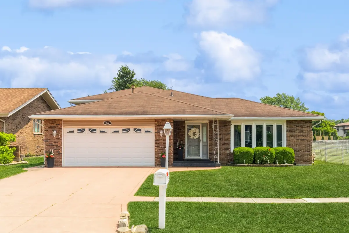 10927 S Circle Drive, Palos Hills, IL 60465 - Image #1