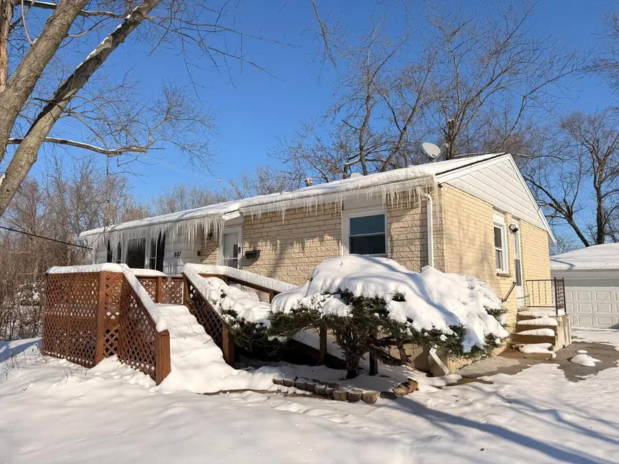 807 Blackhawk Drive, University Park, IL 60484 - Image #2