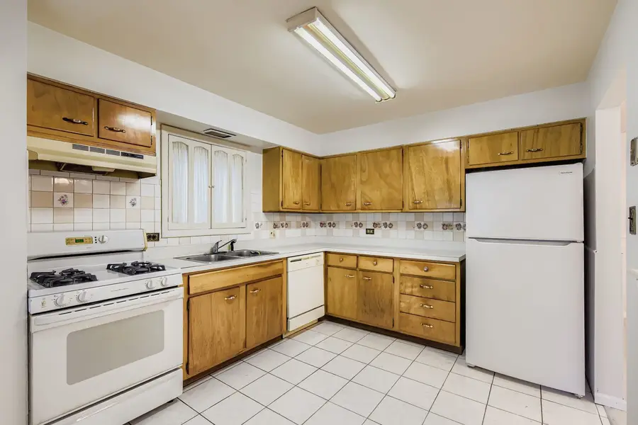 9413 Meadow Lane, Des Plaines, IL 60016 - Image #3