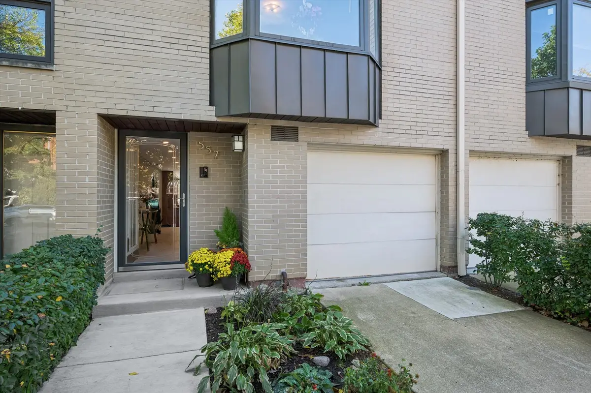 557 W Eugenie Street, Chicago, IL 60614 - Image #1