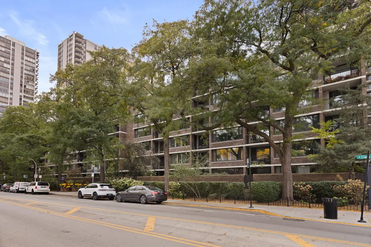 1555 N Sandburg Terrace #607K, Chicago, IL 60610 - Image #1