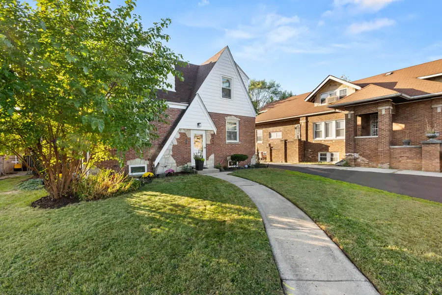 8464 Gross Point Road, Skokie, IL 60077 - Image #2