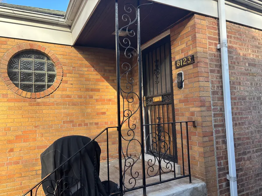 8123 S Kingston Avenue, Chicago, IL 60617 - Image #3