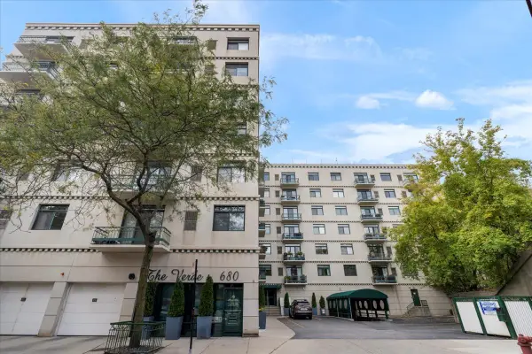 680 N Green Street #412, Chicago, IL 60642