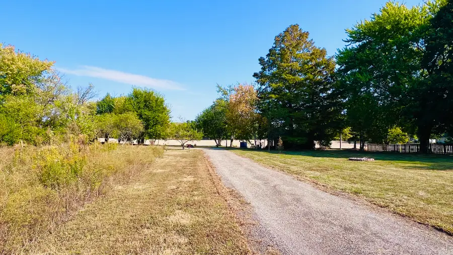 8533 N 1900 East Road, Bloomington, IL 61705 - Image #3