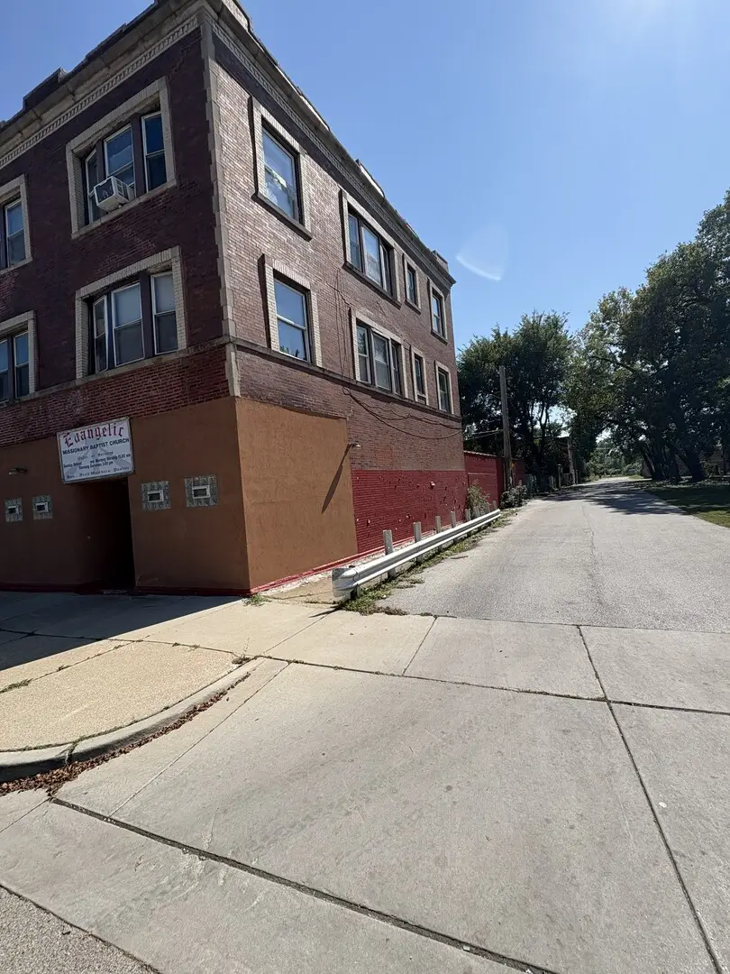 391 E Kensington Avenue, Chicago, IL 60628 - Image #2