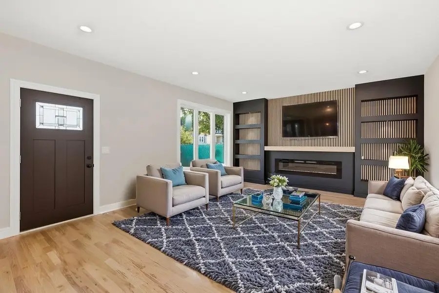 9322 S Trumbull Avenue, Evergreen Park, IL 60805 - Image #2