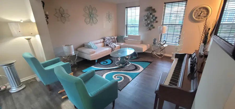 1653 Victoria Park Circle, Aurora, IL 60504 - Image #3