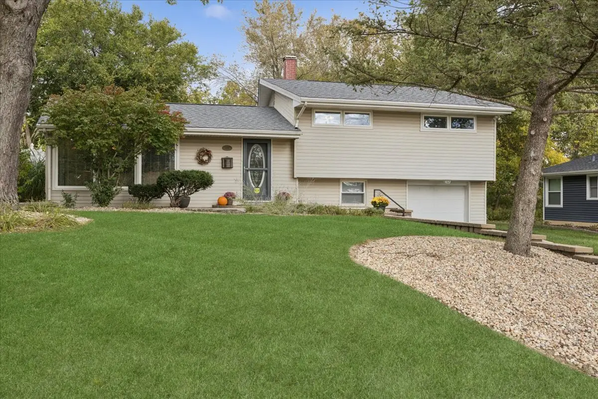 305 Poplar Lane, New Lenox, IL 60451 - Image #1