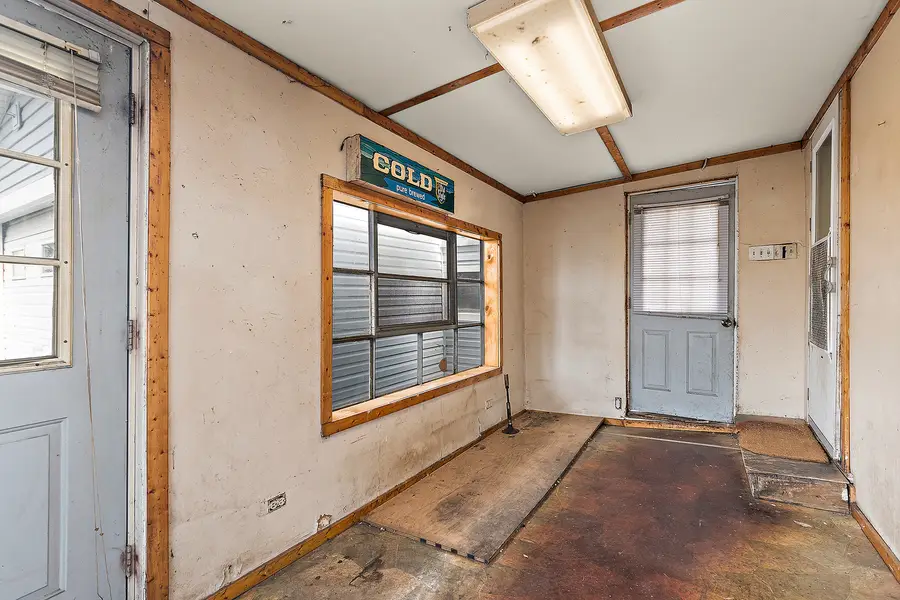 9827 Melvina Avenue, Oak Lawn, IL 60453 - Image #2