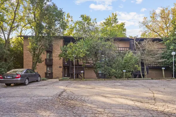 5501 Lakeside Drive #3B, Lisle, IL 60532