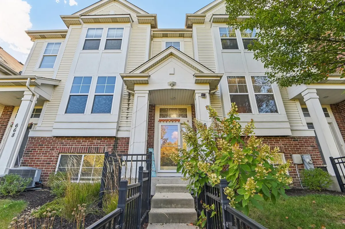 664 Grosvenor Lane, Aurora, IL 60504 - #1