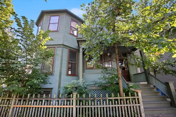 1317 W Byron Street, Chicago, IL 60613