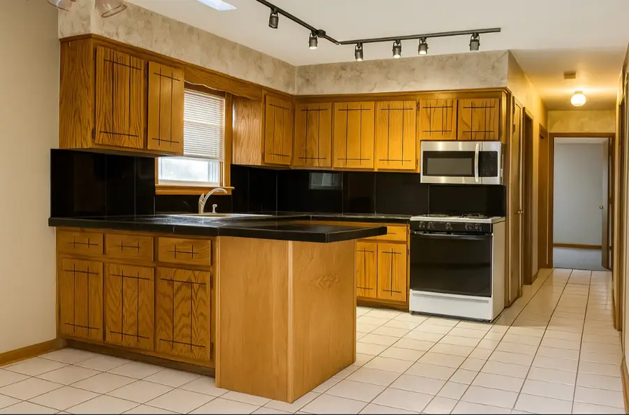 7817 Garden Lane, Justice, IL 60458 - Image #3