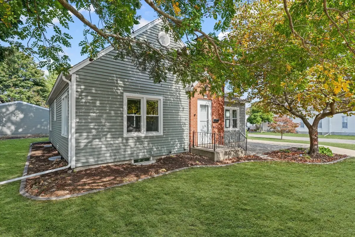 601 W Main Street, Clinton, IL 61727 - Image #1