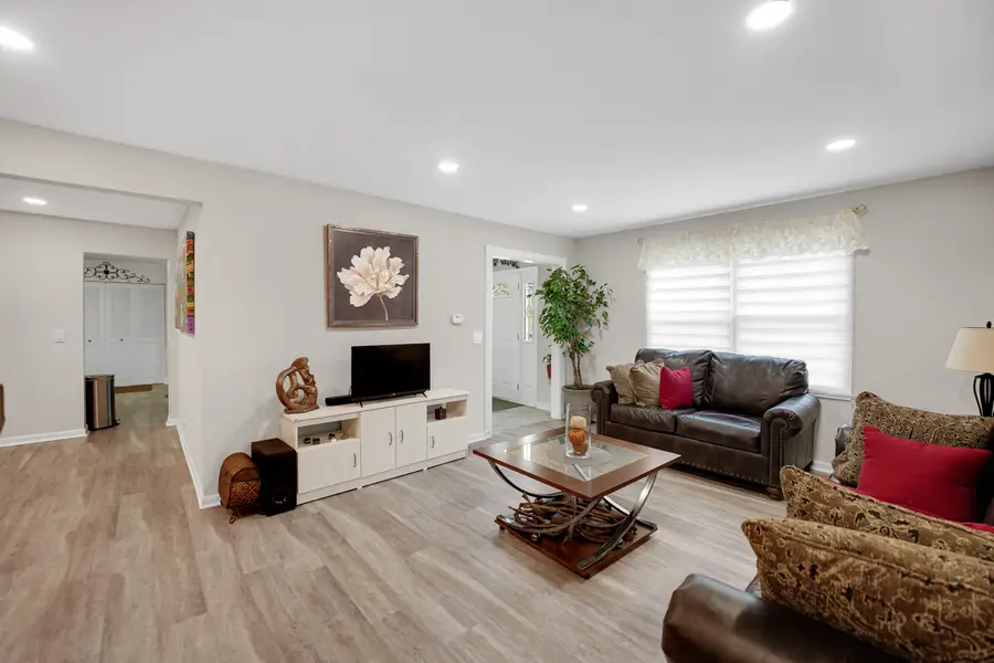 4 Wolfe Court, Woodridge, IL 60517 - Image #3