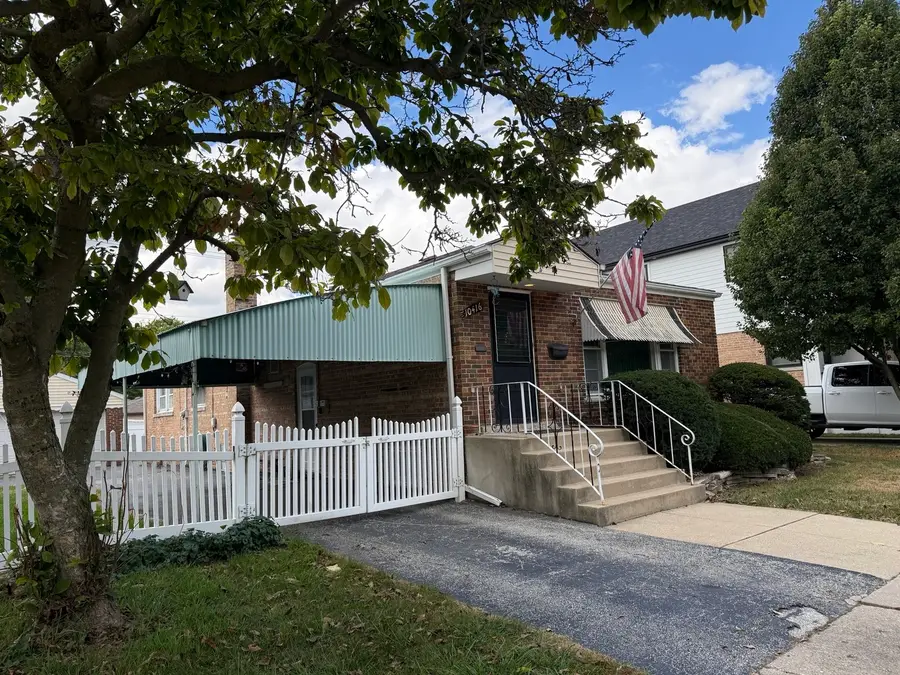 10416 S Sacramento Avenue, Chicago, IL 60655 - Image #2