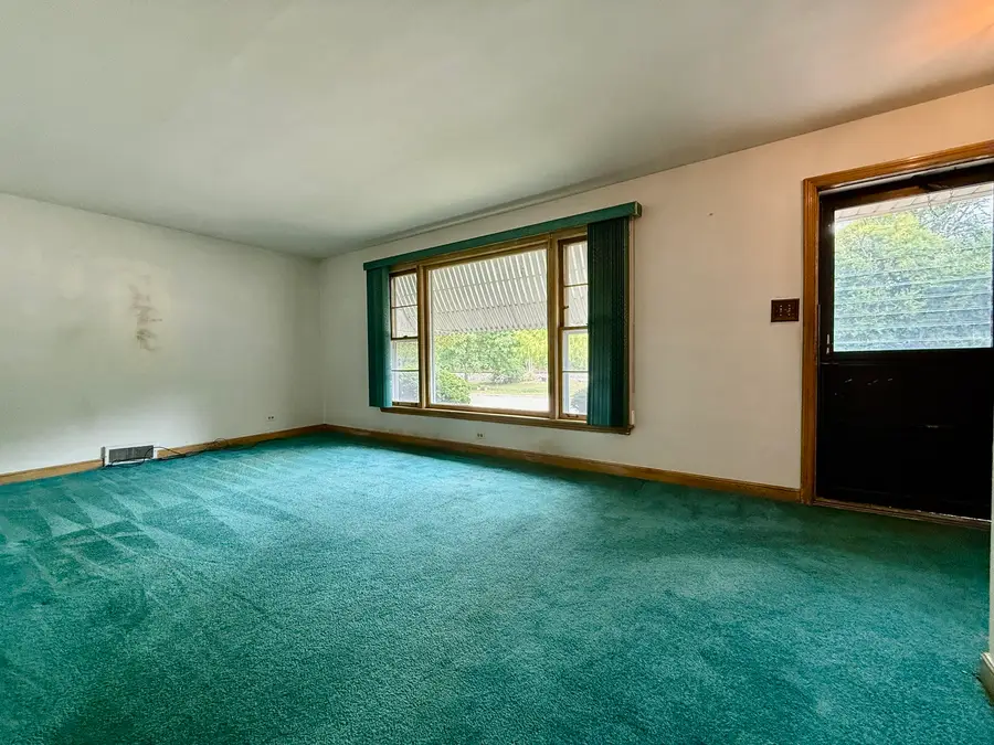 10416 S Sacramento Avenue, Chicago, IL 60655 - Image #3