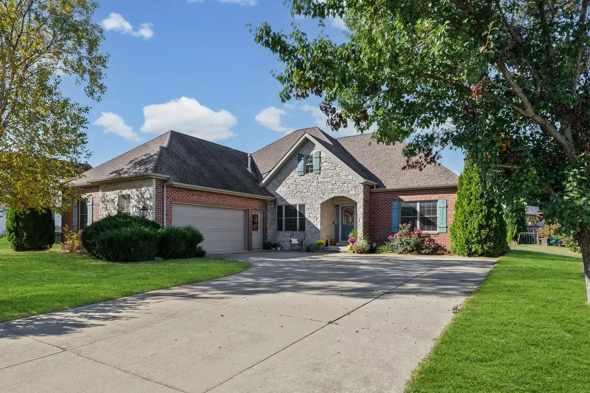 512 Prairie Lane Drive, Monticello, IL 61856 - Image #1