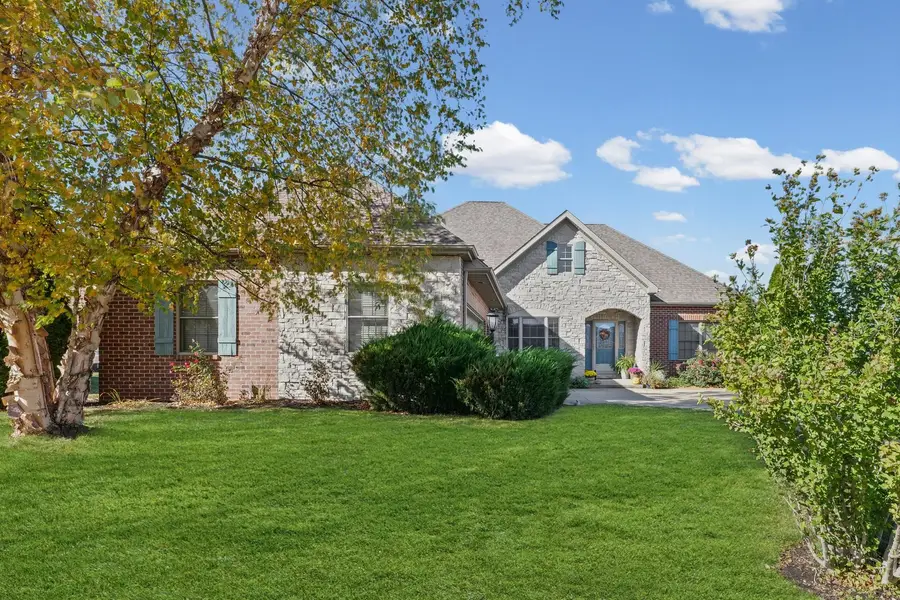 512 Prairie Lane Drive, Monticello, IL 61856 - Image #2