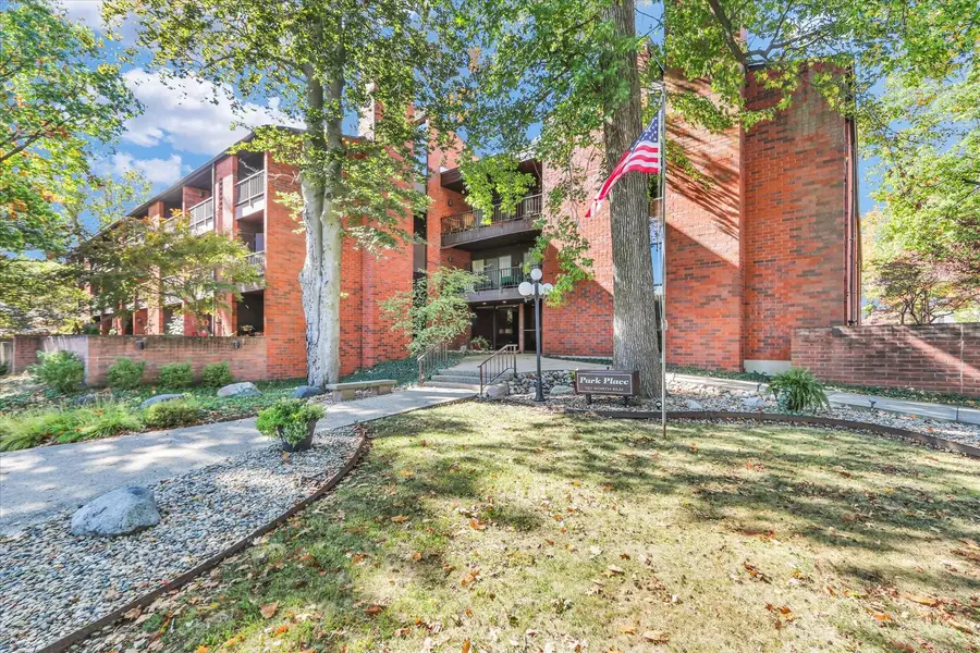 107 N Elm Street #108, Champaign, IL 61820 - Image #2