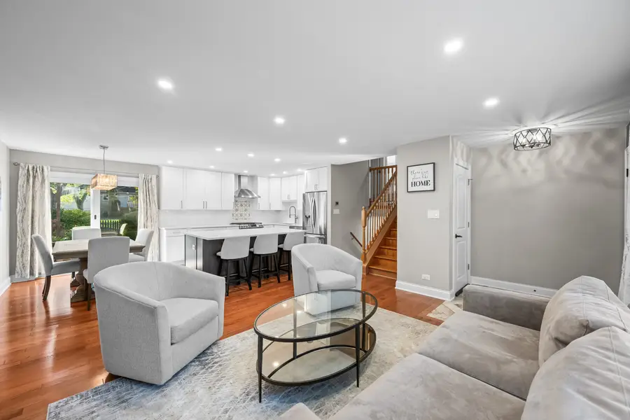 215 W Hintz Road, Arlington Heights, IL 60004 - Image #2