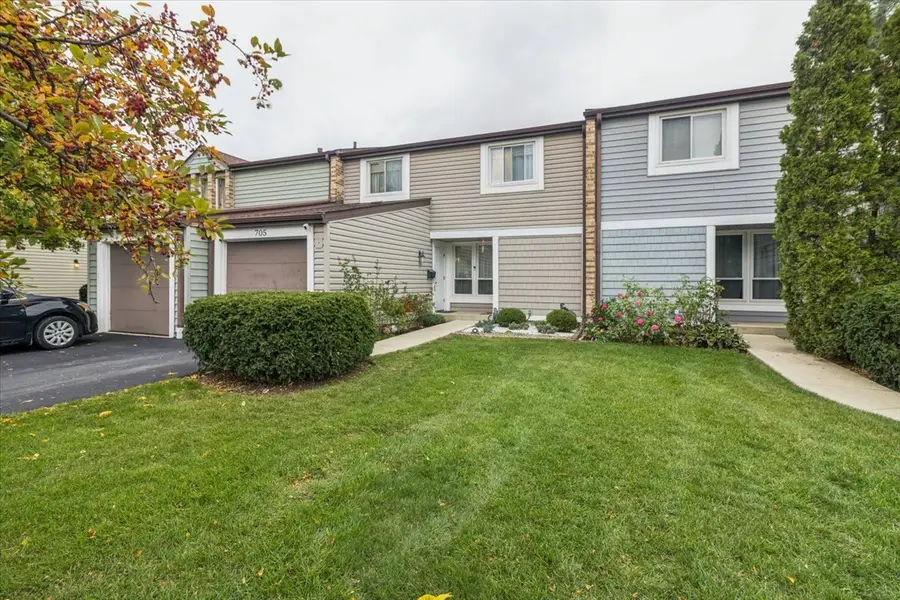 705 Lakeside Cir Drive, Wheeling, IL 60090 - Image #2