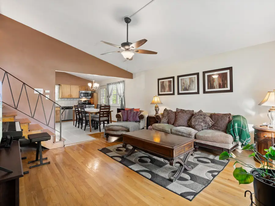 82 S Lodge Lane, Lombard, IL 60148 - Image #2