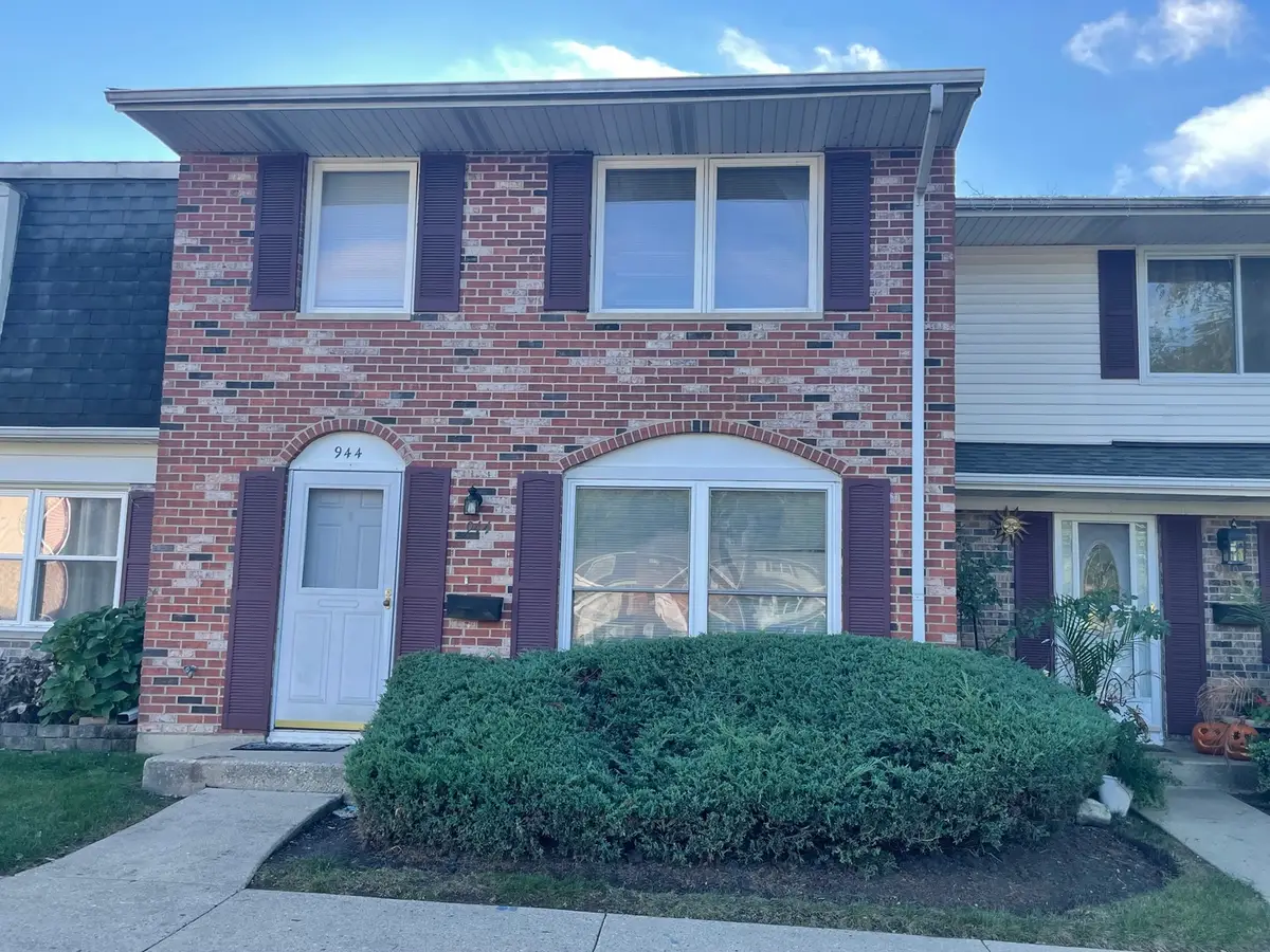 944 Miller Avenue, Streamwood, IL 60107 - #1