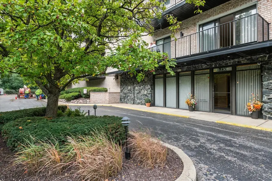 1S150 Spring Road #4L, Oakbrook Terrace, IL 60181 - Image #2