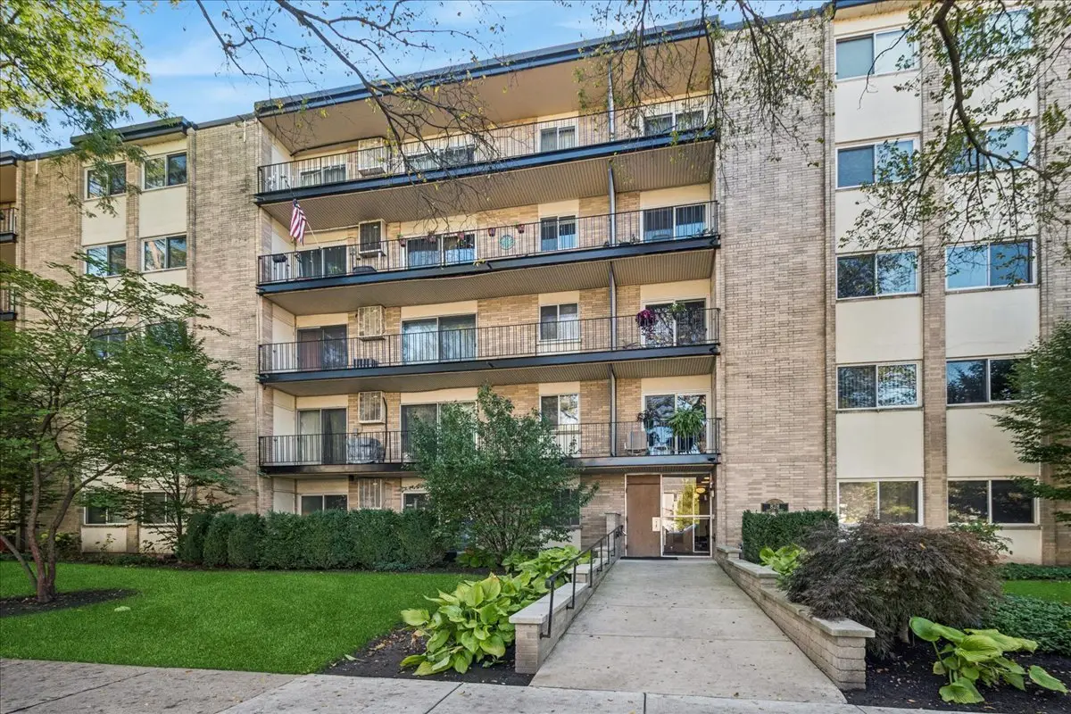 828 Oakton Street #3F, Evanston, IL 60202 - Image #1