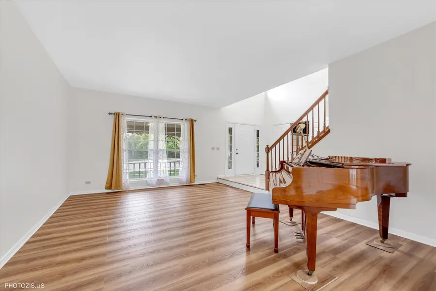 1034 Heather Court, Fox River Grove, IL 60021 - Image #3