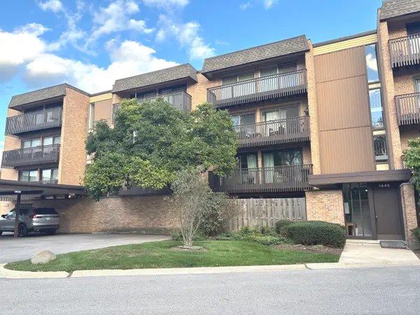 1847 Tanglewood Drive #3B, Glenview, IL 60025