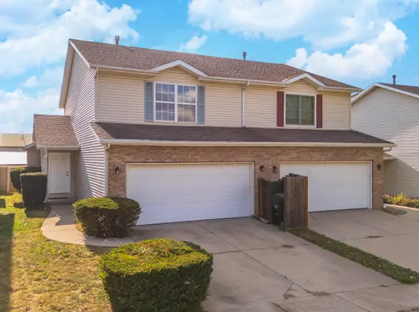 26 Vermont Avenue, Bloomington, IL 61701