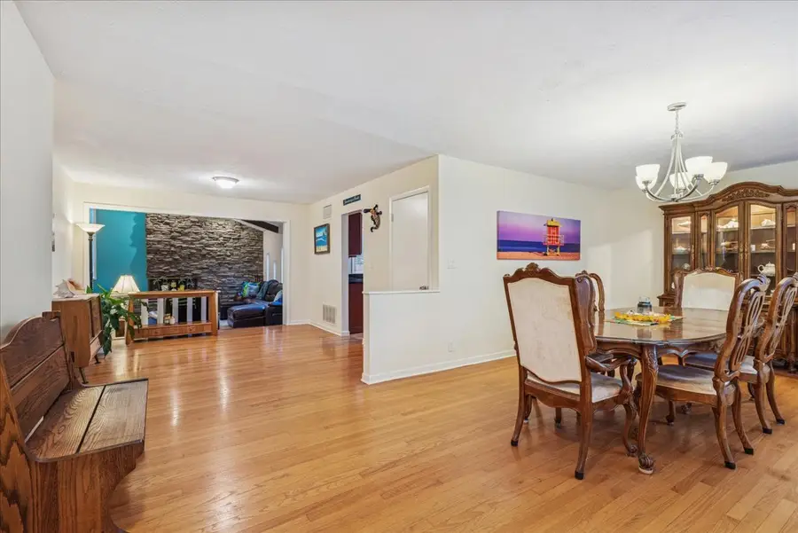 512 S Busse Road, Mount Prospect, IL 60056 - Image #3