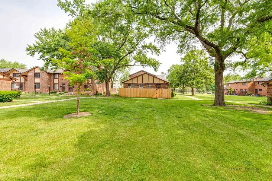 1S134 Holyoke Lane, Villa Park, IL 60181 - Image #2