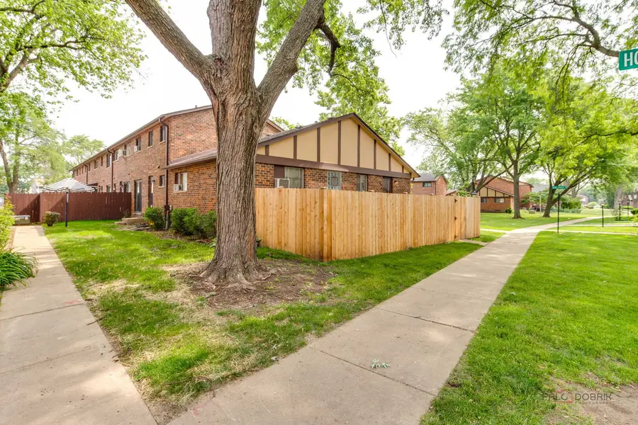 1S134 Holyoke Lane, Villa Park, IL 60181 - Image #3