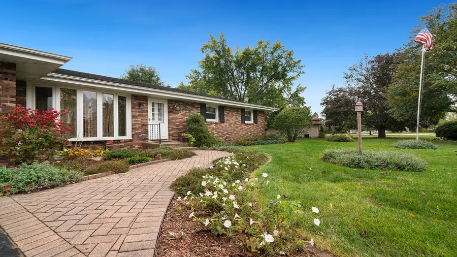 5653 Fox Court, South Beloit, IL 61080 - Image #2