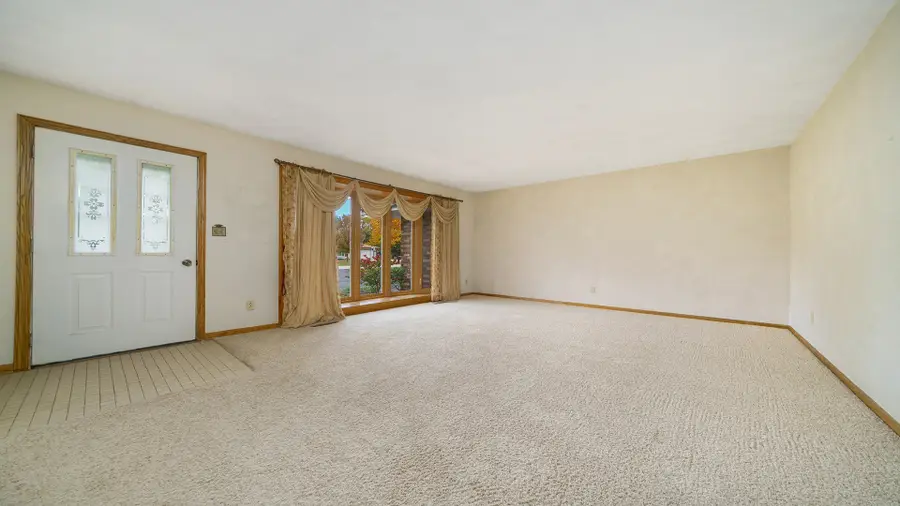 5653 Fox Court, South Beloit, IL 61080 - Image #3