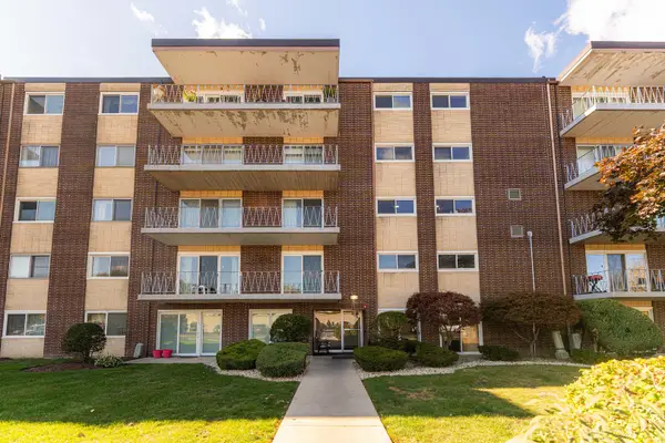 2900 Maple Avenue #13D, Downers Grove, IL 60515