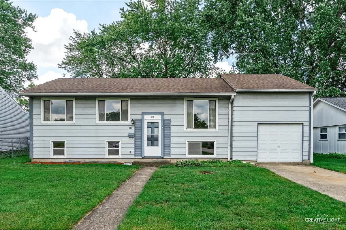 910 Southbridge Drive, Aurora, IL 60506 - Image #1