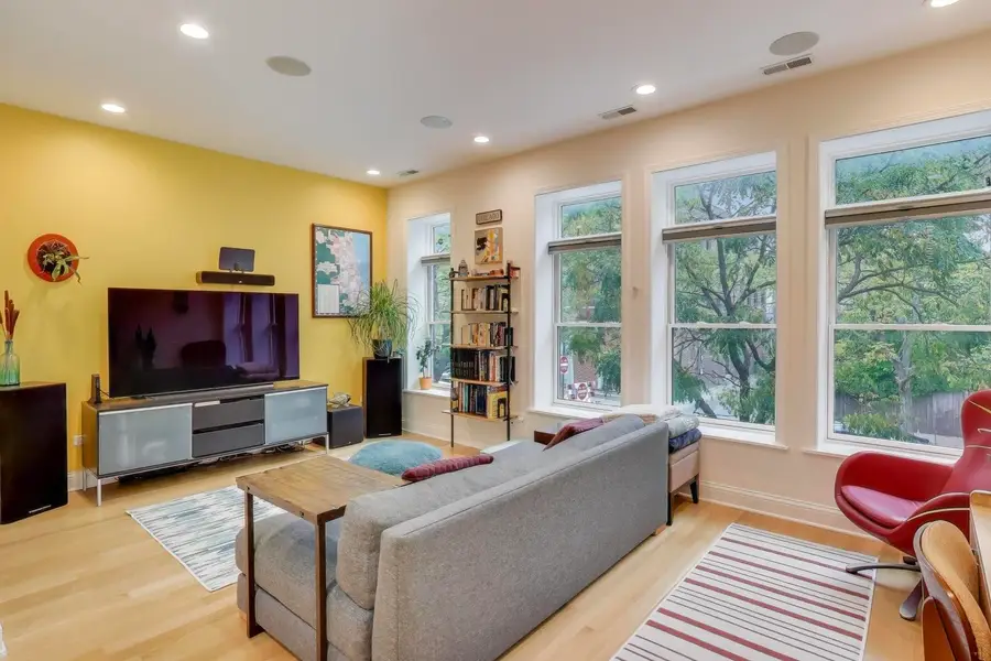 1811 S Laflin Street #2, Chicago, IL 60608 - Image #2