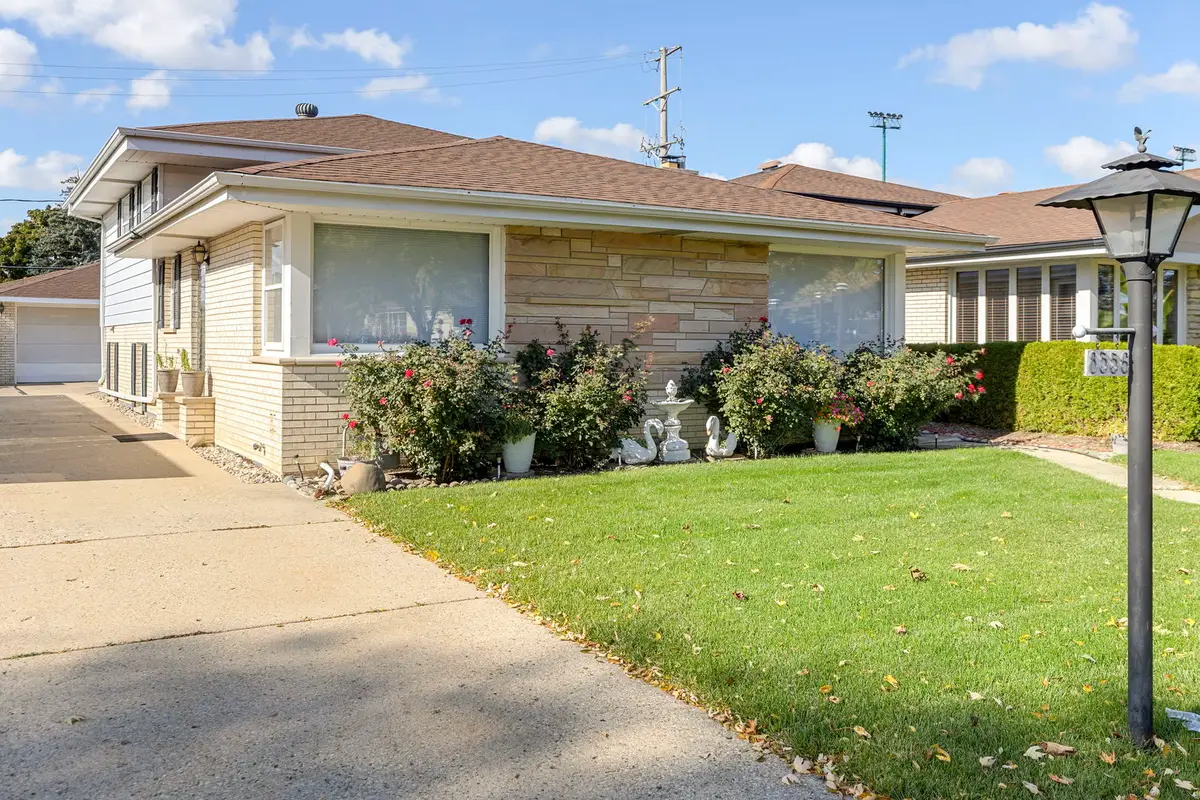 8556 N Oriole Avenue, Niles, IL 60714 - Image #1