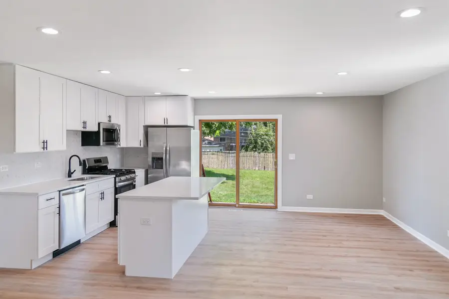 118 Windsor Lane, Glendale Heights, IL 60139 - Image #2