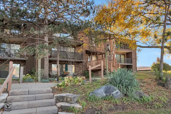 1327 Cass Lane E #301, Westmont, IL 60559