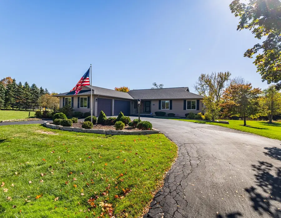 913 Amber Lane, Lake Villa, IL 60046 - Image #2