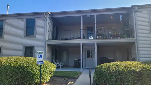 1800 Fayette Walk #E, Hoffman Estates, IL 60169