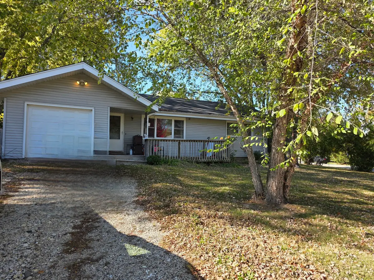 200 S Beck Road, Lindenhurst, IL 60046 - Image #1