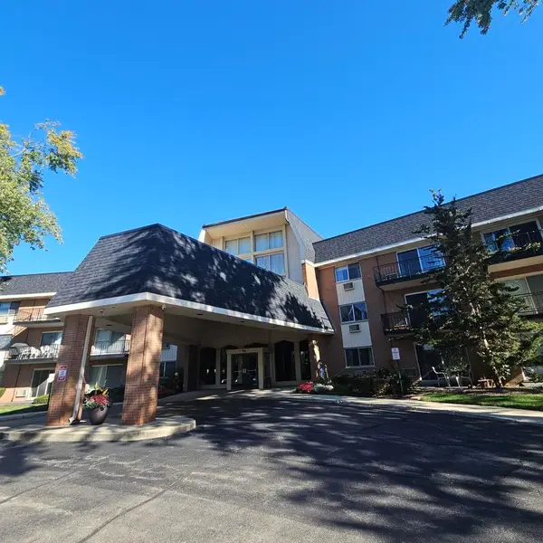 1198 Royal Glen Drive #312B, Glen Ellyn, IL 60137